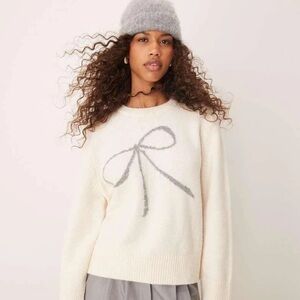 Abercrombie & Fitch Cream Sweater with Gray Bow